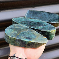 1kg Raw New Zealand Greenstone / Pounamu Carving Slices (R14B394)