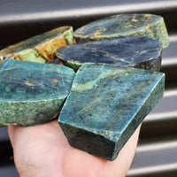 1kg Raw New Zealand Greenstone / Pounamu Carving Slices (R14B361)
