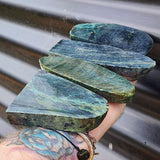 1kg Raw New Zealand Greenstone / Pounamu Carving Slices (R14B511)