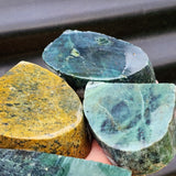 1kg Raw New Zealand Greenstone / Pounamu Carving Slices (R14B426)