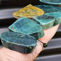 1kg Raw New Zealand Greenstone / Pounamu Carving Slices (R14B423)