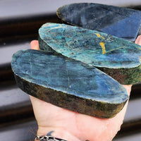 1kg Raw New Zealand Greenstone / Pounamu Carving Slices (R14B402)