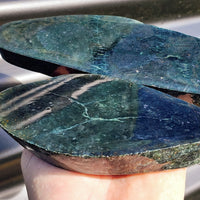 1kg Raw New Zealand Greenstone / Pounamu Carving Slices (R14B346)