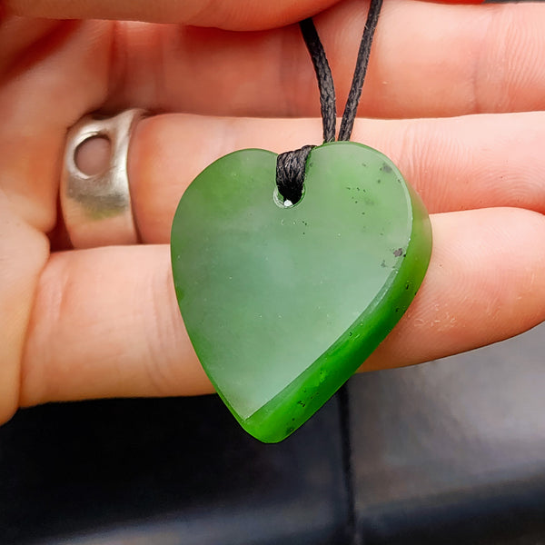 NZ Greenstone Pounamu Heart Pendant Necklace (N412)