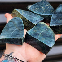 1kg Raw New Zealand Greenstone / Pounamu Carving Slices (R14B399)