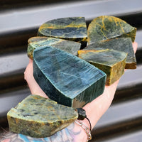 1kg Raw New Zealand Greenstone / Pounamu Carving Slices (R14B406)