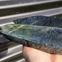1kg Raw New Zealand Greenstone / Pounamu Carving Slices (R14B345)