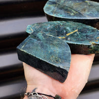 1kg Raw New Zealand Greenstone / Pounamu Carving Slices (R14B396)