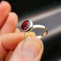(M) Solid 925 Sterling Silver & 10mm Round Natural Garnet Signet Ring