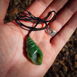 Natural Jade Kakara Shell Pendant Necklace (N1189)