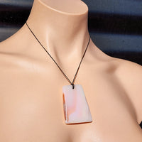 Peach Died Agate Carved Pendant Necklace (1BBB112)