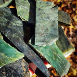 1KG Raw NZ Greenstone Pounamu Nephrite Carving Slices Offcuts (R14B622)