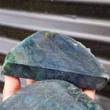 1kg Raw New Zealand Greenstone / Pounamu Carving Slices (R14B508)