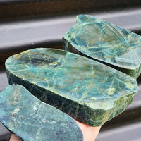 1kg Raw New Zealand Greenstone / Pounamu Carving Slices (R14B418)