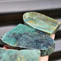 1kg Raw New Zealand Greenstone / Pounamu Carving Slices (R14B420)