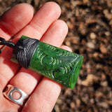 NZ Greenstone Pounamu Etched Toki Pendant Necklace (N1095)