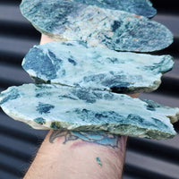 1.1kg Raw New Zealand Greenstone / Pounamu Carving Slices (R14B195)