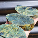 1kg Raw New Zealand Greenstone / Pounamu Carving Slices (R14B443)
