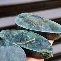 1kg Raw New Zealand Greenstone / Pounamu Carving Slices (R14B396)