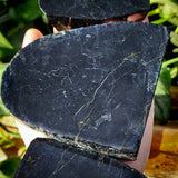 1kg BLACK Raw New Zealand Greenstone / Pounamu Carving Slices (R14B532)