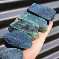 1kg Raw New Zealand Greenstone / Pounamu Carving Slices (R14B373)