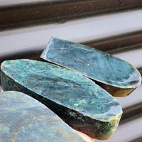1kg Raw New Zealand Greenstone / Pounamu Carving Slices (R14B394)