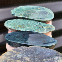 1kg Raw New Zealand Greenstone / Pounamu Carving Slices (R14B424)
