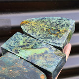 1kg Raw New Zealand Greenstone / Pounamu Carving Slices (R14B359)