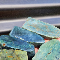 1kg Raw New Zealand Greenstone / Pounamu Carving Slices (R14B370)