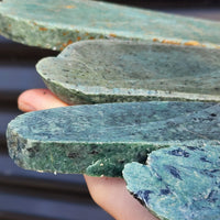 1kg Raw New Zealand Greenstone / Pounamu Carving Slices (R14B214)