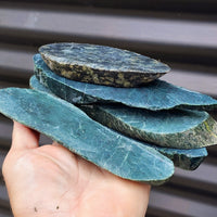1kg Raw New Zealand Greenstone / Pounamu Carving Slices (R14B241)
