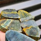 1kg Raw New Zealand Greenstone / Pounamu Carving Slices (R14B406)