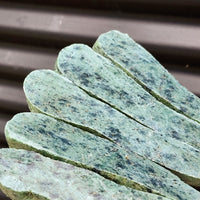 1kg Raw New Zealand Greenstone / Pounamu Carving Slices (R14B236)