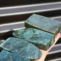 1kg Raw New Zealand Greenstone / Pounamu Carving Slices (R14B364)