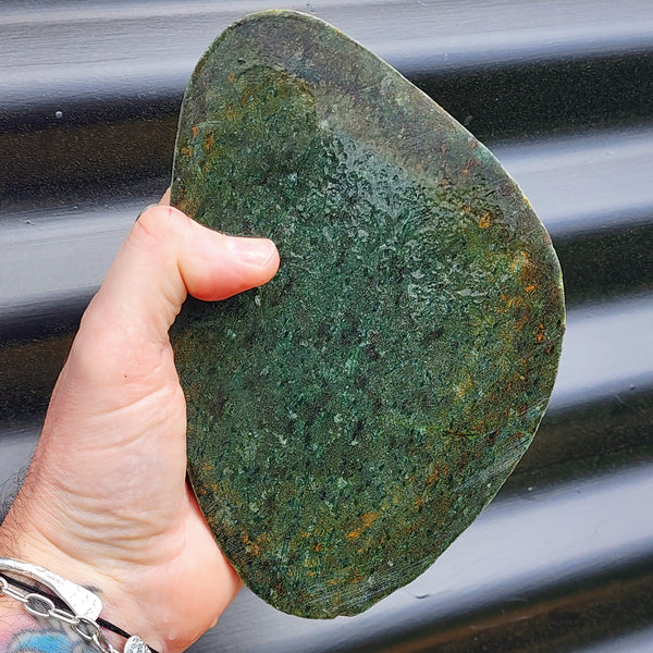 1kg Raw New Zealand Greenstone / Pounamu Carving Slice (R14B437)