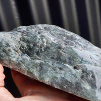 1.43kg Raw New Zealand Greenstone / Pounamu Carving Block (R14B254)