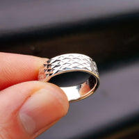 (R) Solid 925 Sterling Silver 7mm Diamond Cut Band Ring