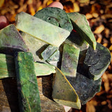 500g Raw NZ Greenstone Pounamu Nephrite Carving Slices Offcuts (R14B620)