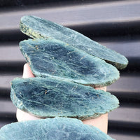1kg Raw New Zealand Greenstone / Pounamu Carving Slices (R14B201)