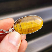 Silver Plated Natural Tiger Eye Handmade Oval Shaped Necklace (30X43)