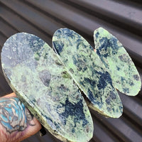 1kg Raw New Zealand Greenstone / Pounamu Carving Slices (R14B227)