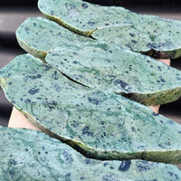 1kg Raw New Zealand Greenstone / Pounamu Carving Slices (R14B194)
