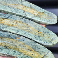 1kg Raw New Zealand Greenstone / Pounamu Carving Slices (R14B199)