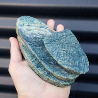 1kg Raw New Zealand Greenstone / Pounamu Carving Slices (R14B207)
