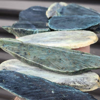 1kg Raw New Zealand Greenstone / Pounamu Carving Slices (R14B181)