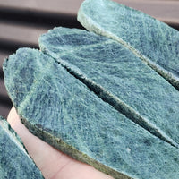 1kg Raw New Zealand Greenstone / Pounamu Carving Slices (R14B209)