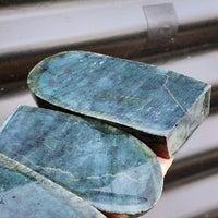1kg Raw New Zealand Greenstone / Pounamu Carving Slices (R14B398)