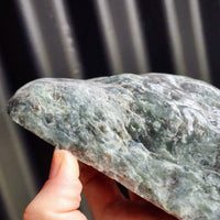 1.43kg Raw New Zealand Greenstone / Pounamu Carving Block (R14B254)