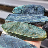 1kg Raw New Zealand Greenstone / Pounamu Carving Slices (R14B511)