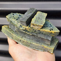 1kg Raw New Zealand Greenstone / Pounamu Carving Slices (R14B157)